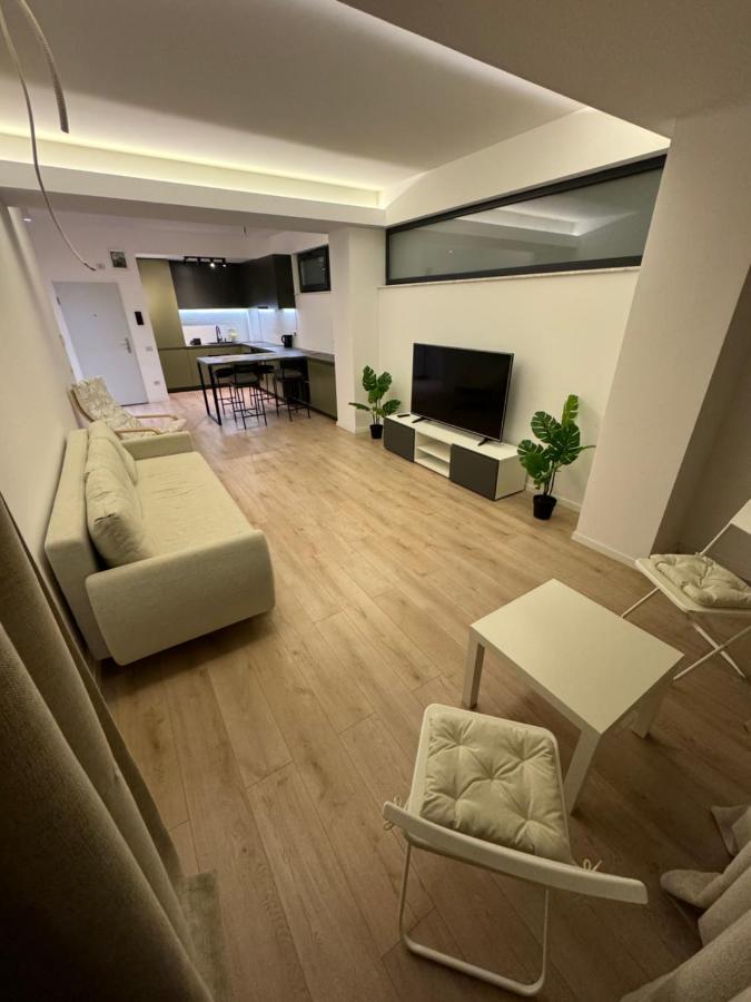 Warm Hotel Apartment Bukarest Kültér fotó