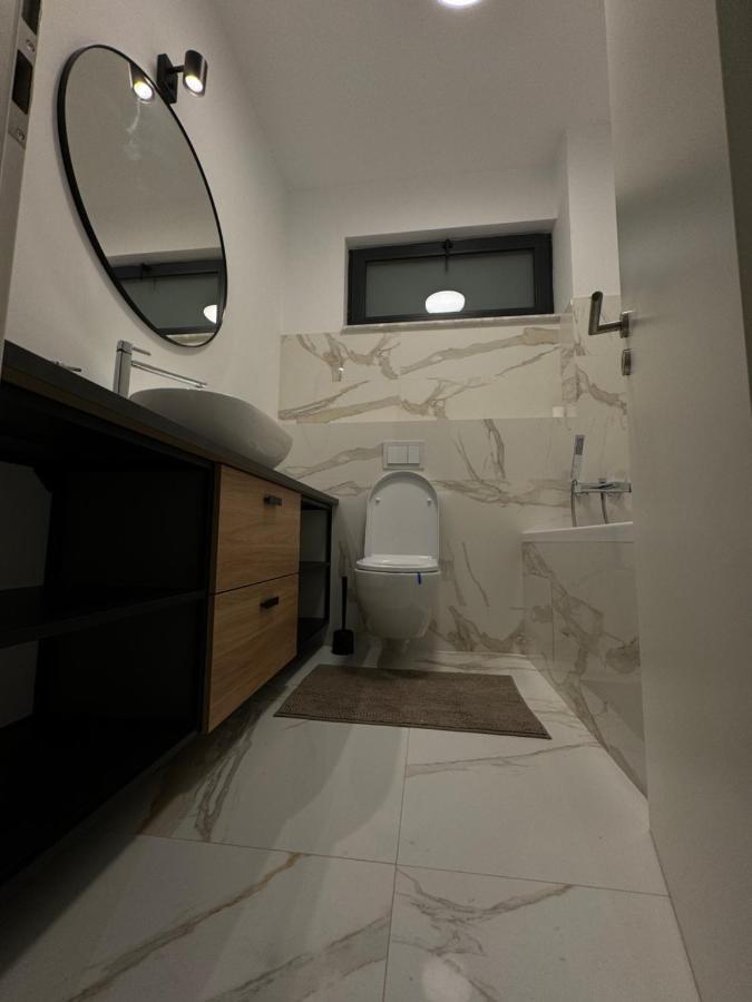 Warm Hotel Apartment Bukarest Kültér fotó