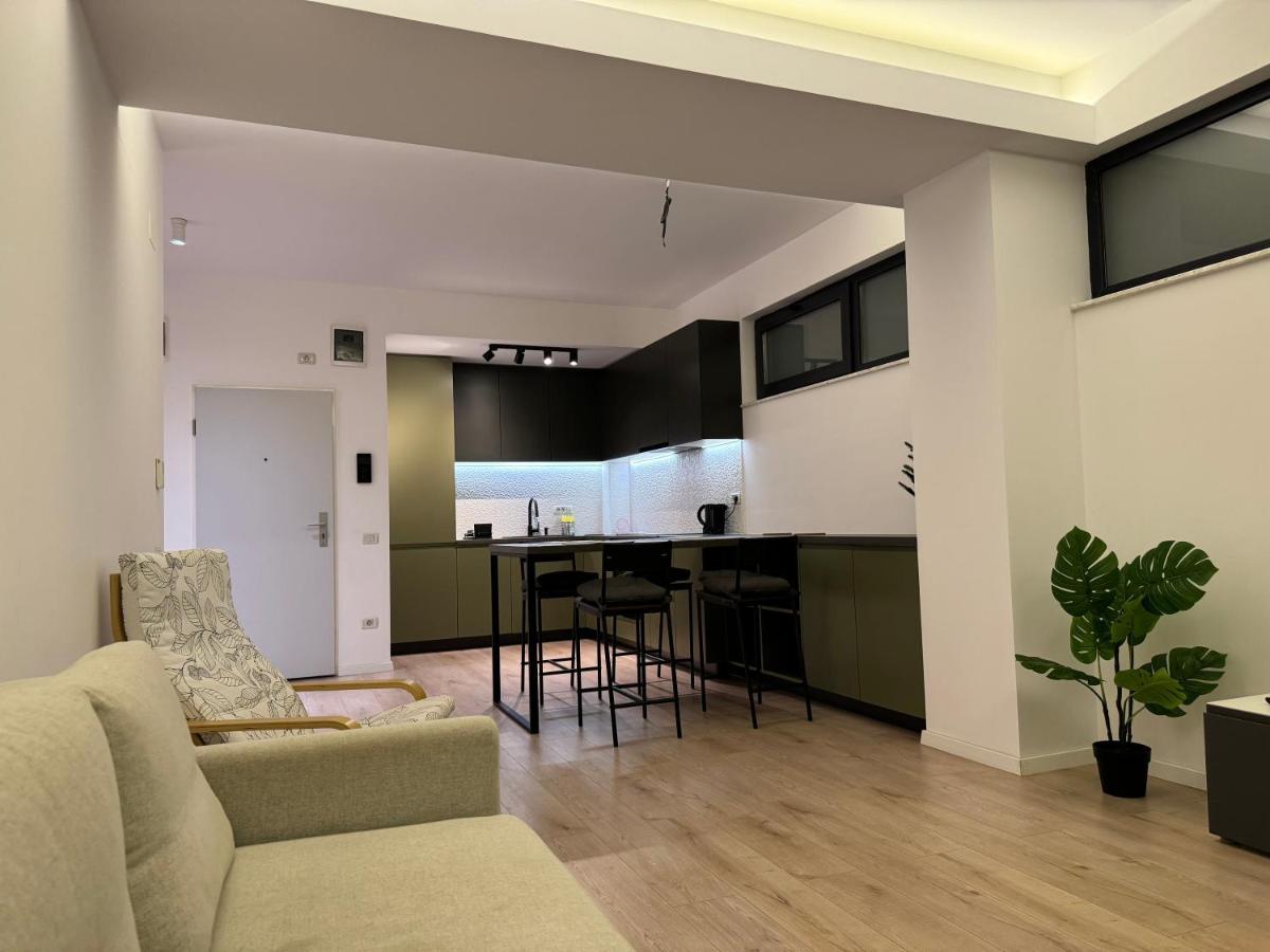 Warm Hotel Apartment Bukarest Kültér fotó