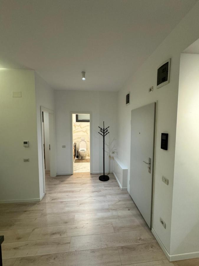 Warm Hotel Apartment Bukarest Kültér fotó