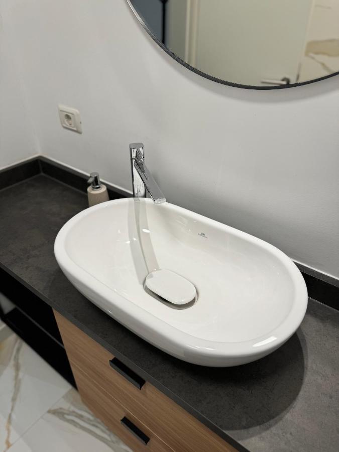 Warm Hotel Apartment Bukarest Kültér fotó