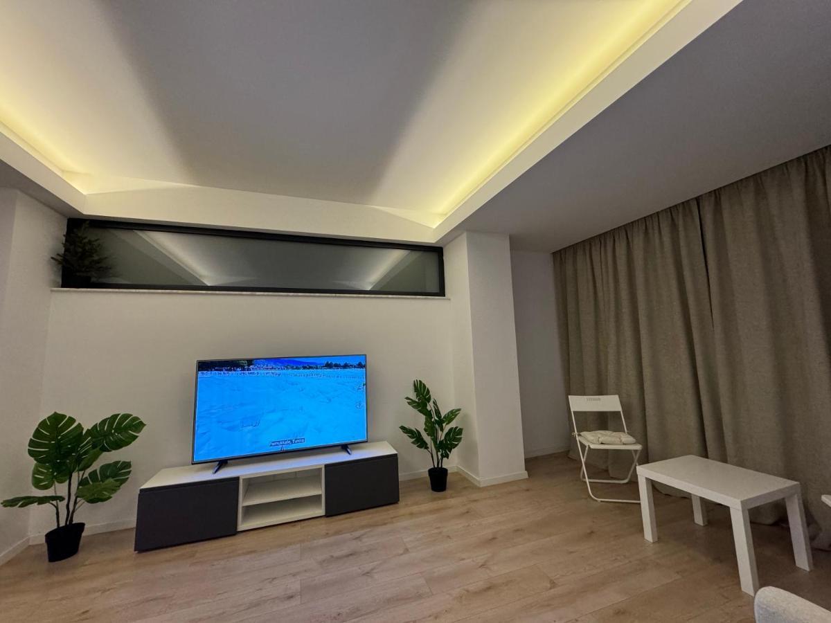 Warm Hotel Apartment Bukarest Kültér fotó