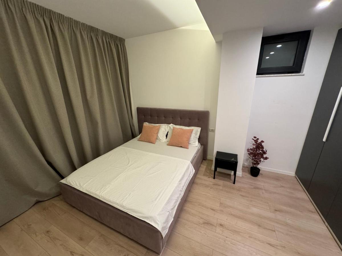 Warm Hotel Apartment Bukarest Kültér fotó