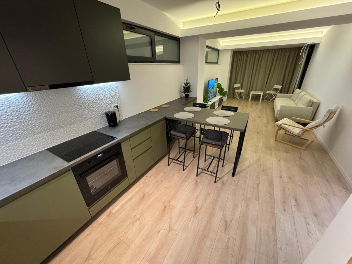 Warm Hotel Apartment Bukarest Kültér fotó