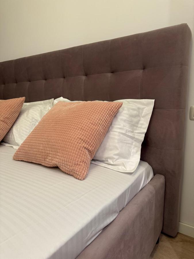 Warm Hotel Apartment Bukarest Kültér fotó