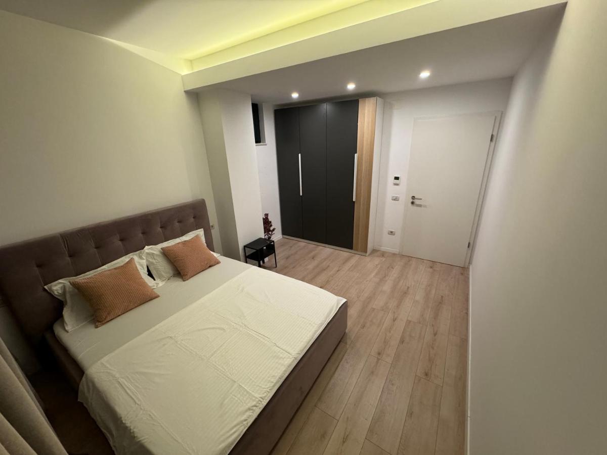 Warm Hotel Apartment Bukarest Kültér fotó