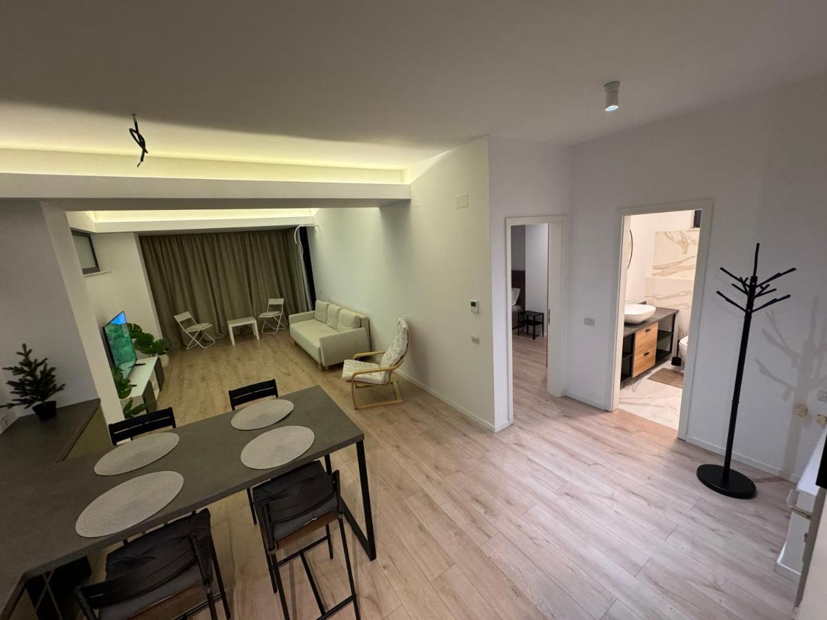 Warm Hotel Apartment Bukarest Kültér fotó