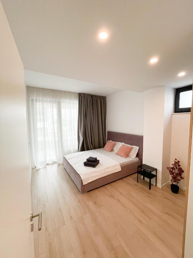 Warm Hotel Apartment Bukarest Kültér fotó