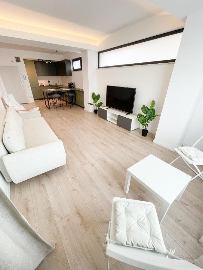 Warm Hotel Apartment Bukarest Kültér fotó