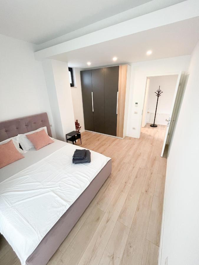 Warm Hotel Apartment Bukarest Kültér fotó